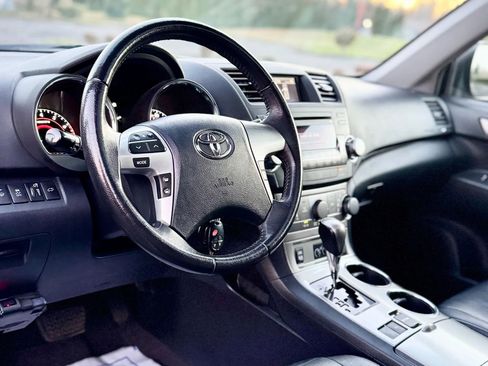 Used 2012 Toyota Highlander SE image 3