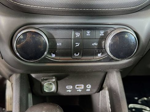 Used 2021 Chevrolet TrailBlazer ACTIV AWD/4WD image 16