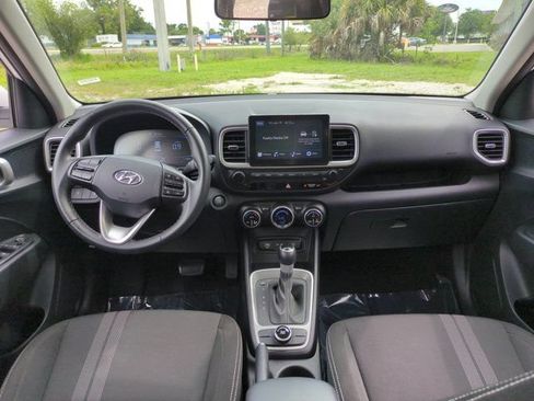Used 2025 Hyundai Venue SEL FWD image 25