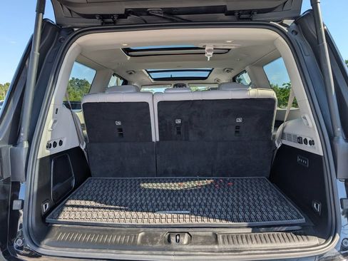 Used 2024 Jeep Wagoneer Series III w/ Premium Group I AWD/4WD image 23
