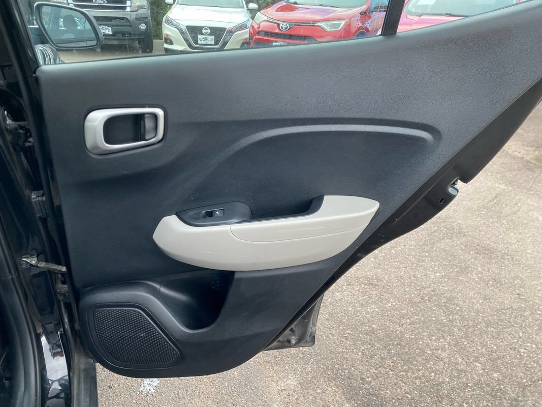 Used 2021 Hyundai Venue SEL FWD image 30