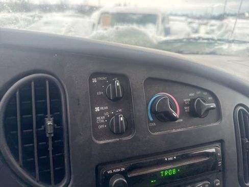 Used 2002 Ford E-150 and Econoline 150 image 30