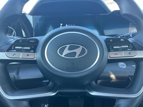 Used 2025 Hyundai Elantra SEL image 25