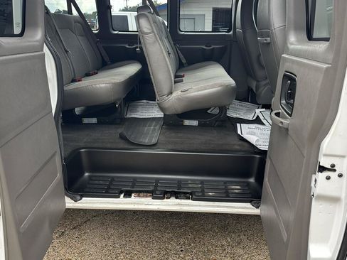 Used 2018 Chevrolet Express 3500 LT w/ LT Preferred Equipment Group RWD image 15