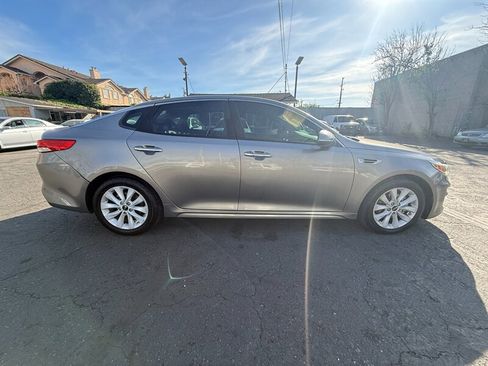 Used 2016 Kia Optima EX w/ Premium Package image 4