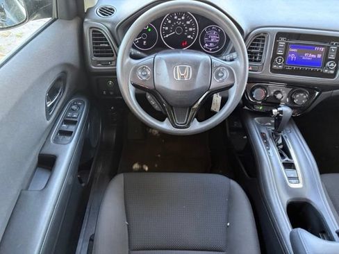 Used 2020 Honda HR-V LX image 11