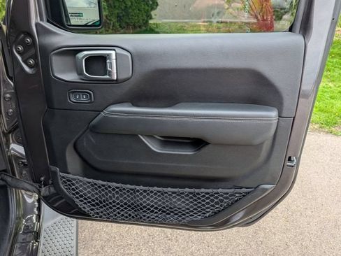 Used 2019 Jeep Wrangler Unlimited Sahara AWD/4WD image 32