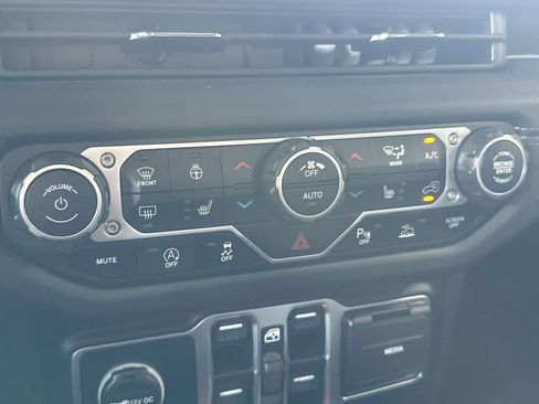 Used 2025 Jeep Gladiator Sport AWD/4WD image 20