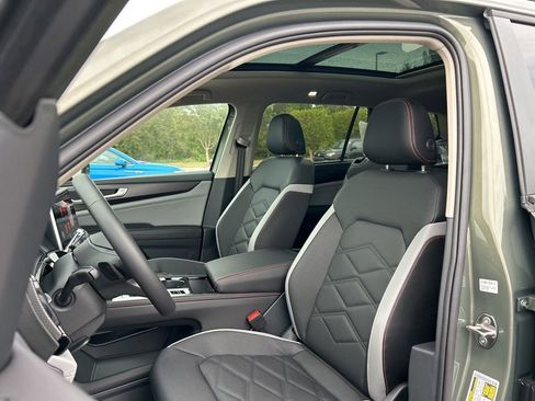 Used 2025 Volkswagen Atlas Peak Edition SE image 15