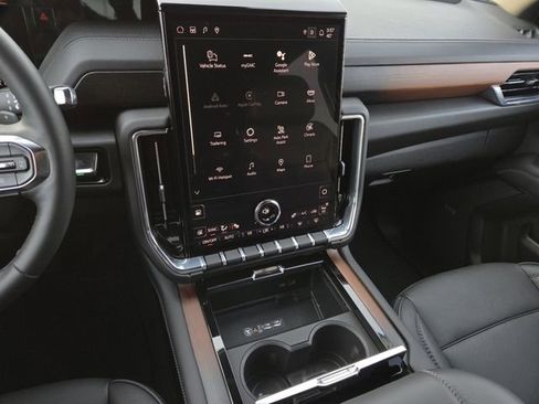 Used 2025 GMC Yukon Denali image 40