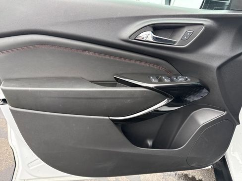 Used 2024 Chevrolet Trax RS w/ Sunroof Package image 12