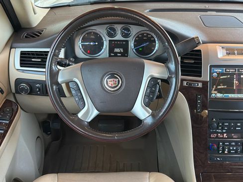 Used 2011 Cadillac Escalade ESV Premium AWD/4WD image 16