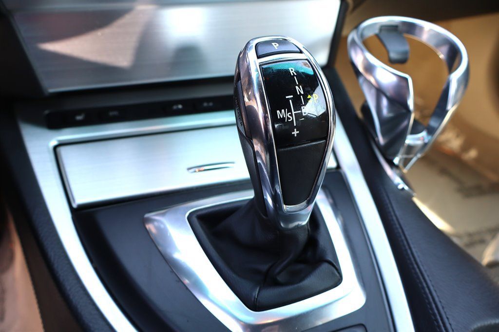 Used 2010 BMW 650i Convertible RWD image 38
