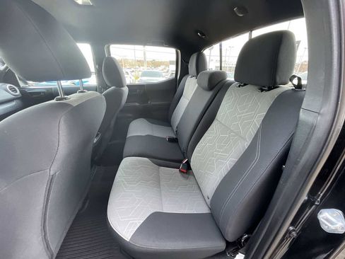 Used 2021 Toyota Tacoma TRD Sport w/ Technology Package image 23