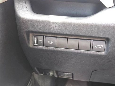Used 2019 Toyota RAV4 XLE w/ Convenience Package FWD image 17