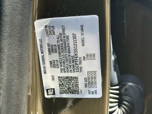Used 2025 Chevrolet Colorado ZR2 w/ Technology Package AWD/4WD image 40