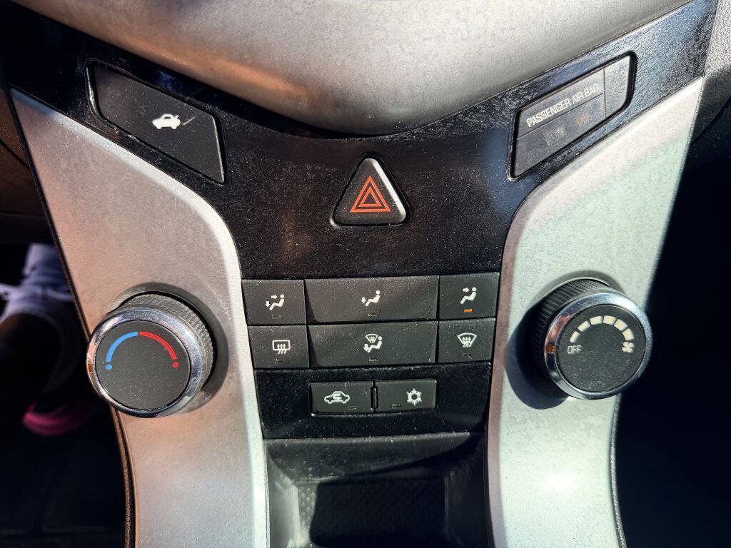 Used 2016 Chevrolet Cruze LT FWD image 16