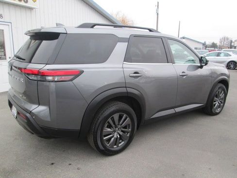 Used 2022 Nissan Pathfinder SV image 6