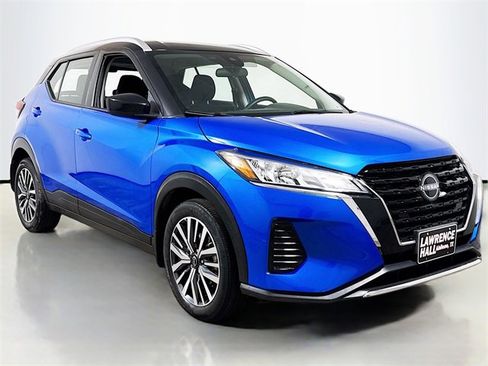 Used 2024 Nissan Kicks SV image 3