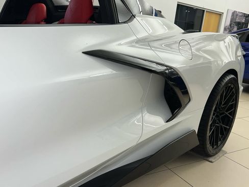 Used 2024 Chevrolet Corvette Stingray Premium Conv w/ Z51 Performance Package image 8