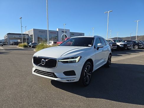 Used 2021 Volvo XC60 T5 Momentum w/ Premium Package image 3
