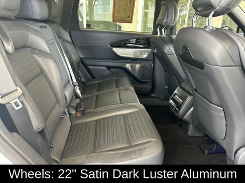 Used 2025 Lincoln Nautilus Reserve AWD/4WD image 30