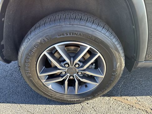 Used 2021 Jeep Grand Cherokee Limited image 16