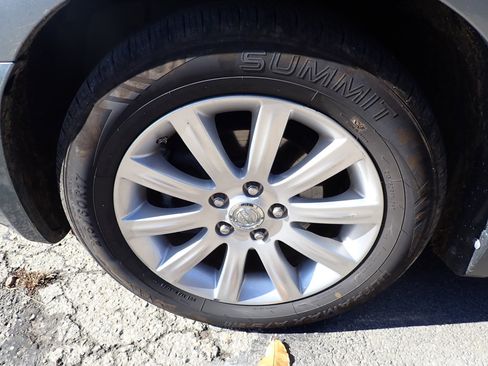 Used 2010 Chrysler Sebring Touring image 21