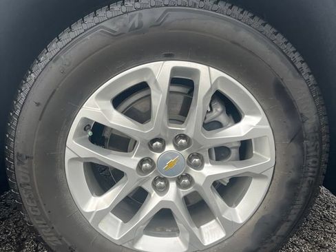 Used 2022 Chevrolet Traverse LS FWD image 17
