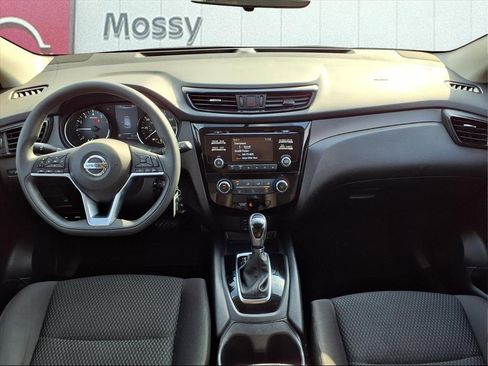 Used 2018 Nissan Rogue Sport S image 16