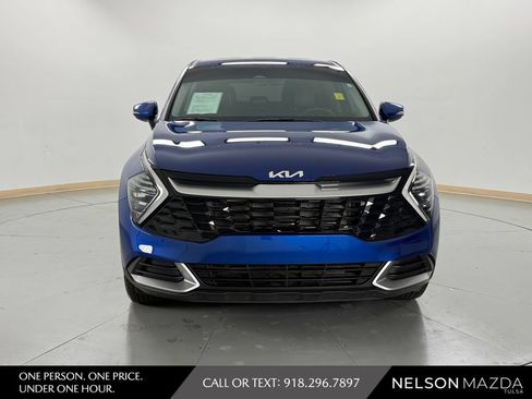 Used 2024 Kia Sportage EX FWD image 2