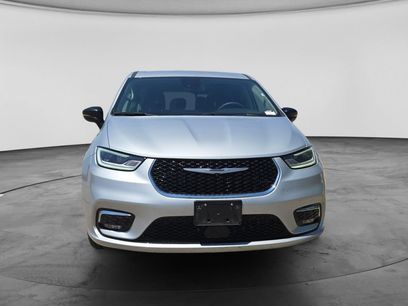 Used 2024 Chrysler Pacifica Touring-L