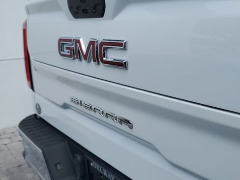 Used 2022 GMC Sierra 1500 SLT w/ SLT Premium Package AWD/4WD image 10