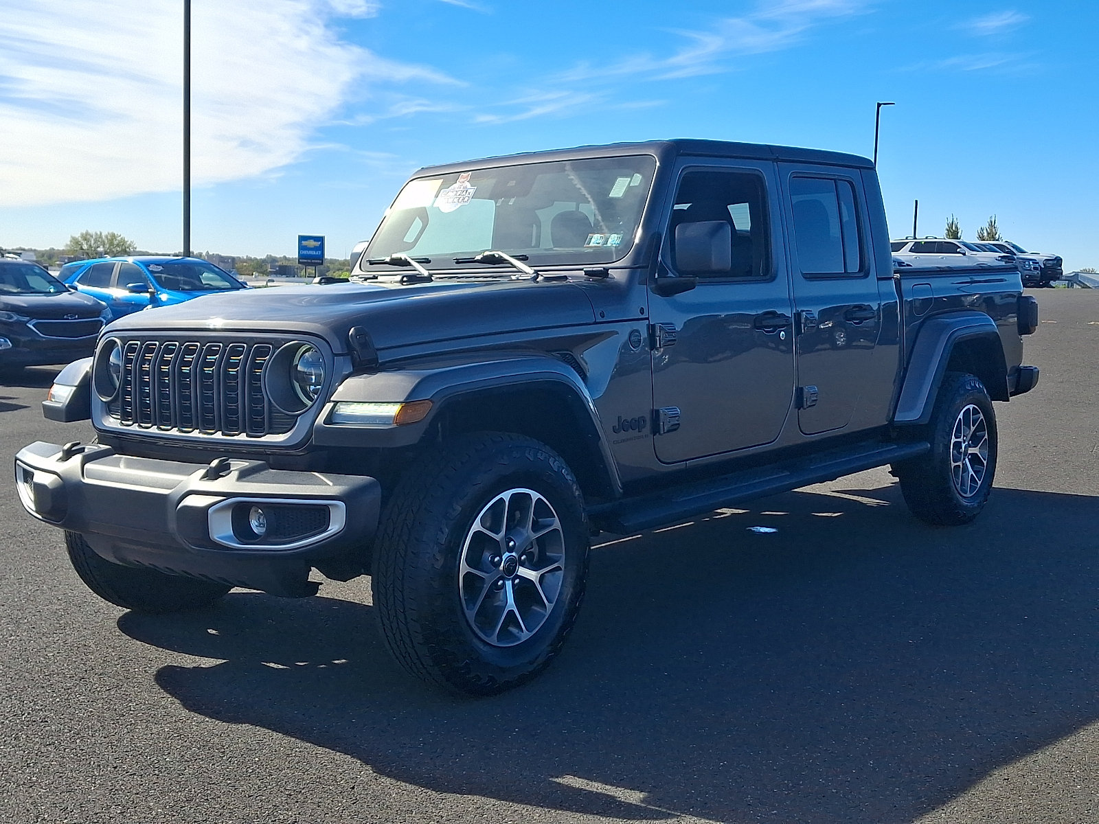 Used 2025 Jeep Gladiator Sport AWD/4WD image 3