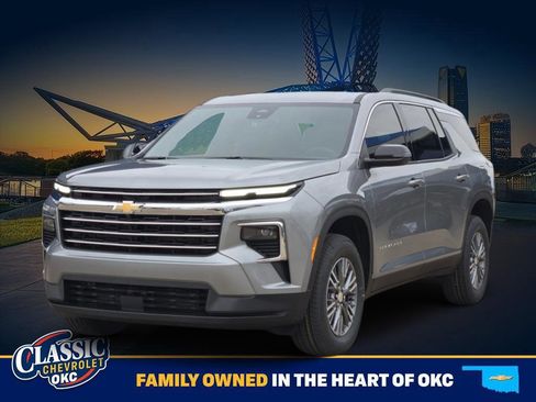 New 2026 Chevrolet Traverse LT image 2