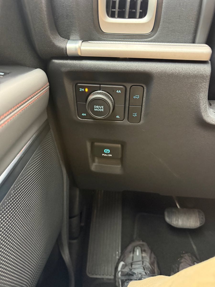 Used 2025 Ford Expedition Active AWD/4WD image 24