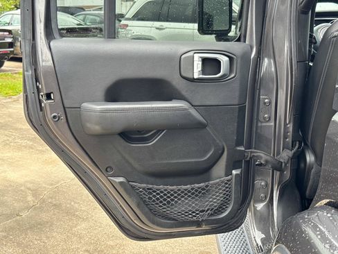 Used 2022 Jeep Wrangler Unlimited Sahara AWD/4WD image 12