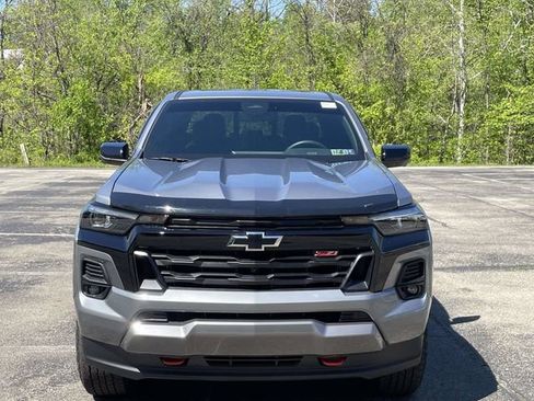 Used 2025 Chevrolet Colorado Z71 w/ Technology Package AWD/4WD image 8