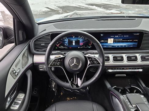 Used 2025 Mercedes-Benz GLS 450 4MATIC image 10