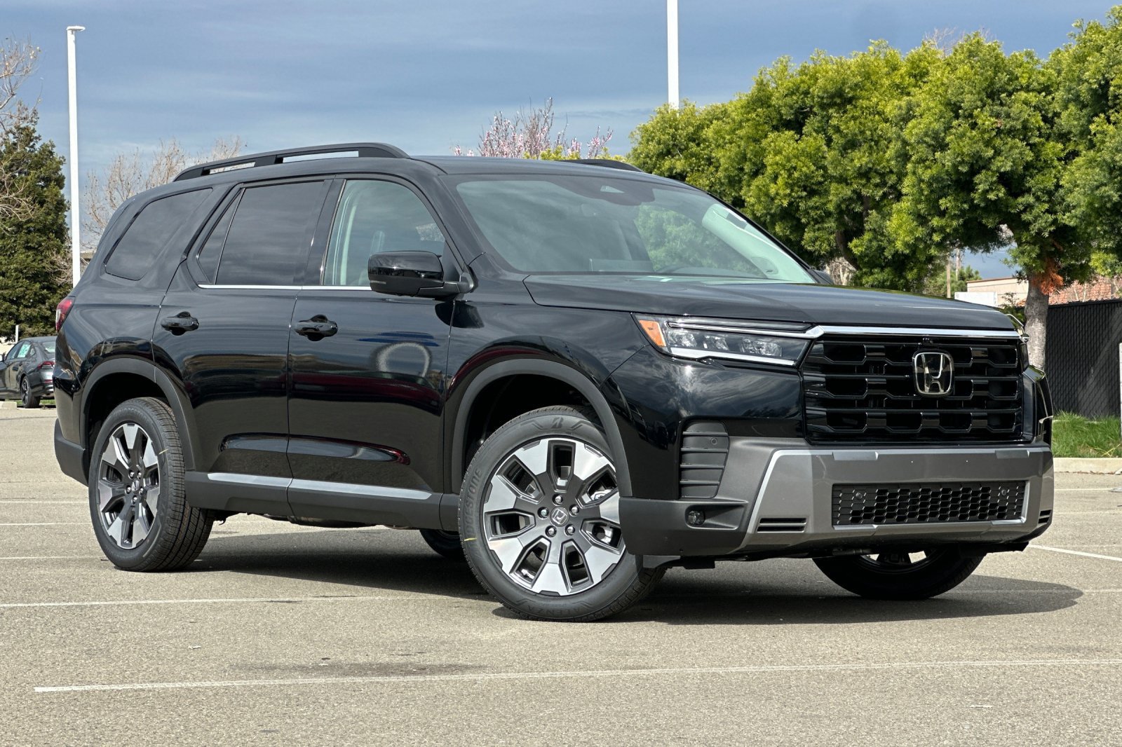 New 2026 Honda Pilot Touring image 2