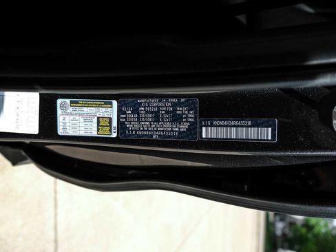 Used 2024 Kia Carnival LX FWD image 57