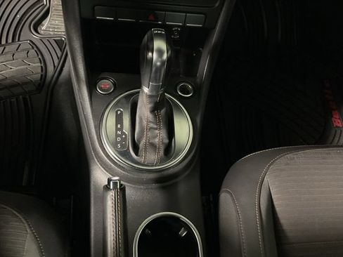 Used 2013 Volkswagen Beetle Turbo FWD image 28