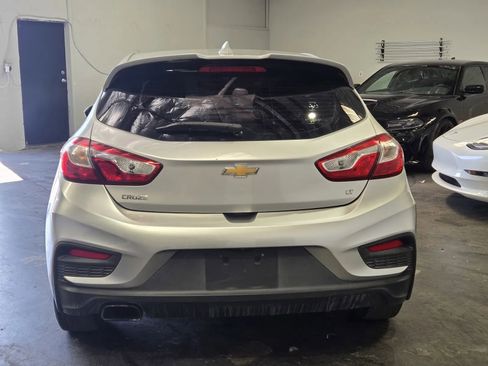 Used 2018 Chevrolet Cruze LT w/ Sun And Sound Package FWD image 3