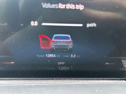 Used 2024 BMW X5 xDrive40i w/ M Sport Package image 11