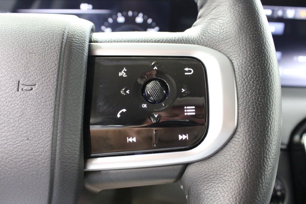 Used 2025 Nissan Armada SV RWD image 25