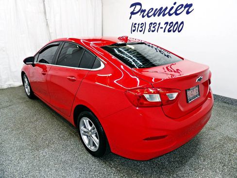 Used 2017 Chevrolet Cruze LT w/ Convenience Package FWD image 4