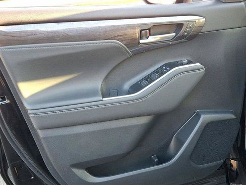 Certified 2026 Toyota Highlander Limited image 12