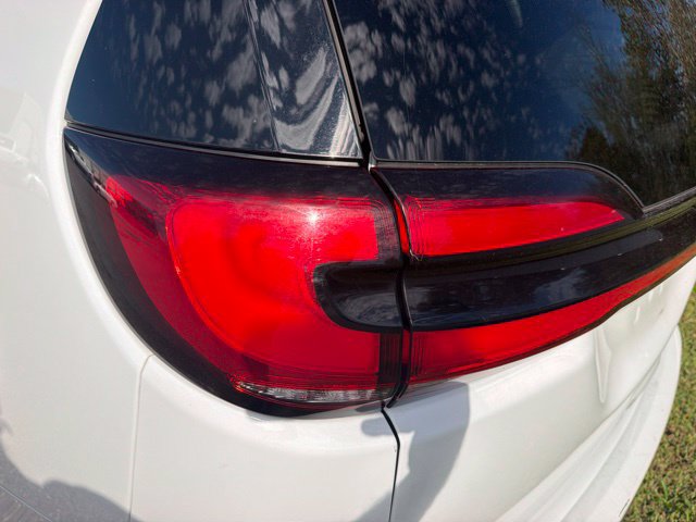 Used 2024 Chrysler Pacifica Touring-L FWD image 7