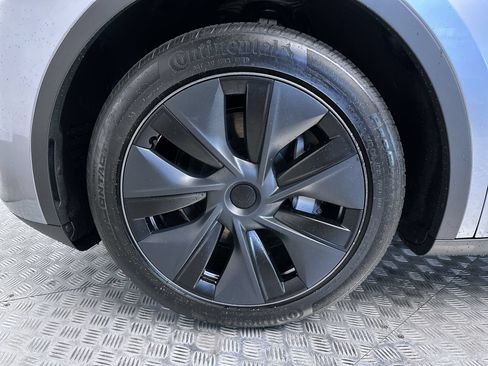 Used 2025 Tesla Model Y Long Range AWD/4WD image 26