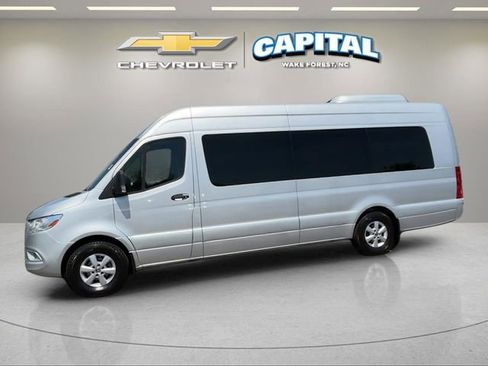 Used 2021 Mercedes-Benz Sprinter 2500 image 3
